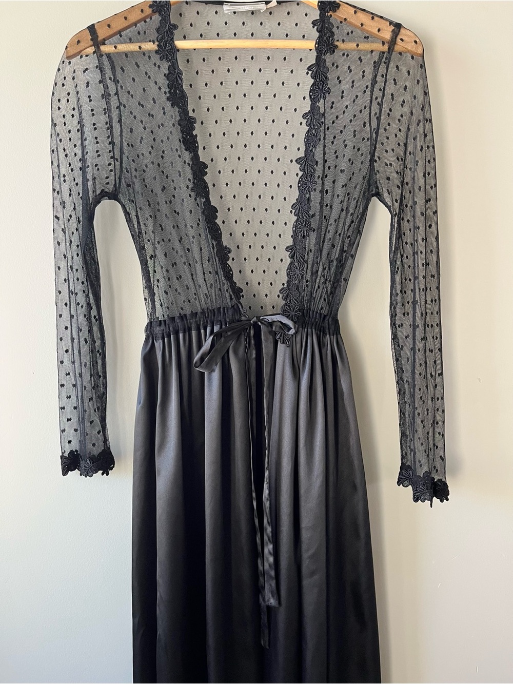 Flora Nikrooz Black Sheer Lace Bodice Embroidered Trim Long Robe Size Small - Picture 4 of 11